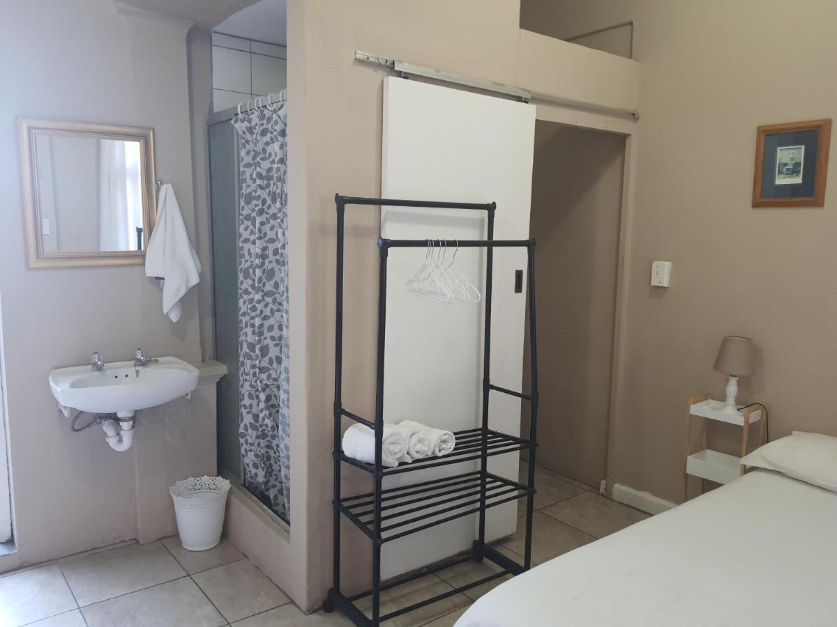 Oasis Shanti Backpackers Оудсхорн Екстериор снимка