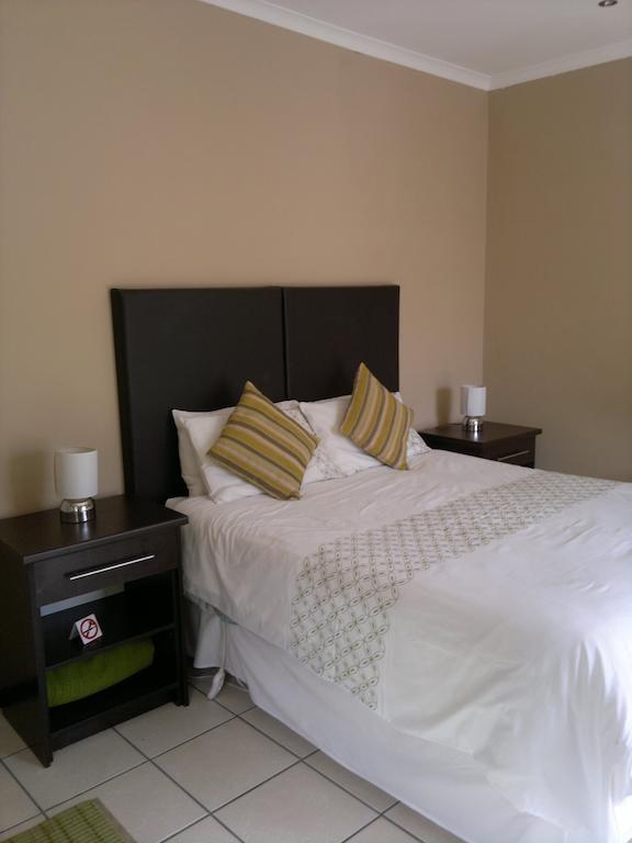 Oasis Shanti Backpackers Оудсхорн Стая снимка