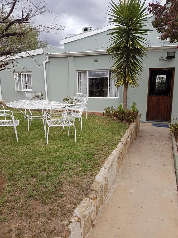 Oasis Shanti Backpackers Оудсхорн Екстериор снимка