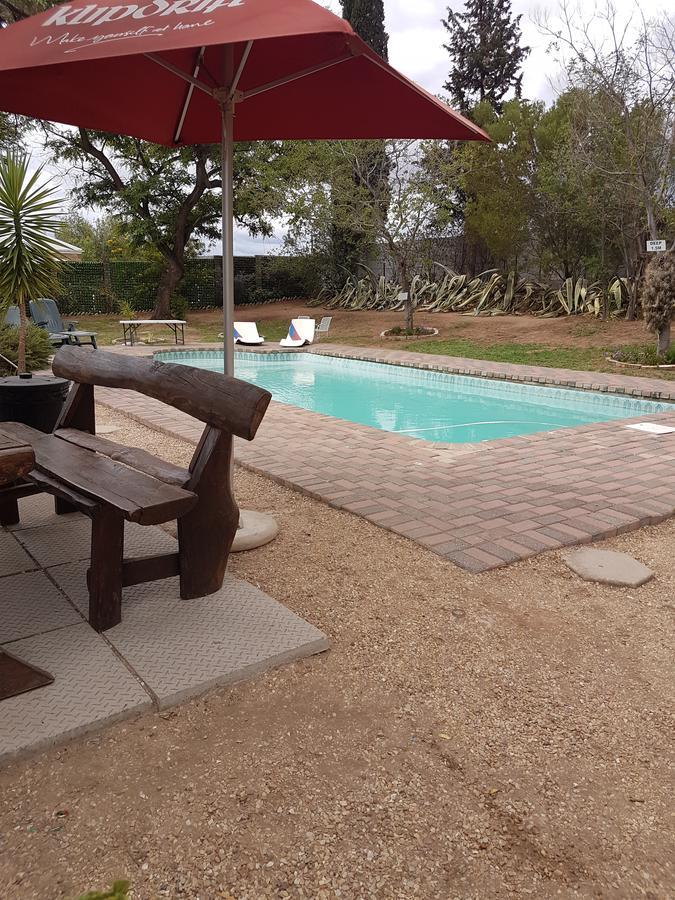 Oasis Shanti Backpackers Оудсхорн Екстериор снимка
