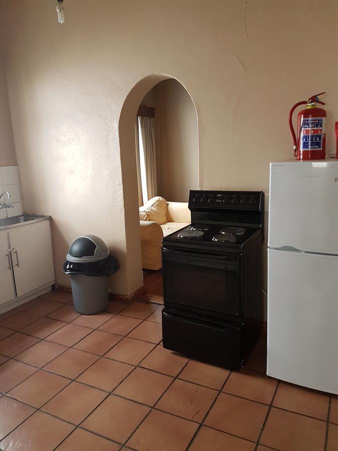 Oasis Shanti Backpackers Оудсхорн Екстериор снимка