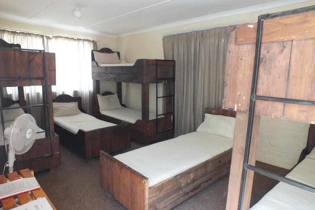 Oasis Shanti Backpackers Оудсхорн Екстериор снимка