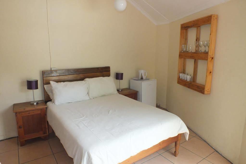Oasis Shanti Backpackers Оудсхорн Екстериор снимка