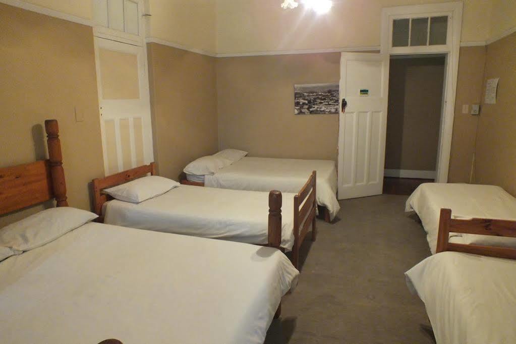 Oasis Shanti Backpackers Оудсхорн Екстериор снимка